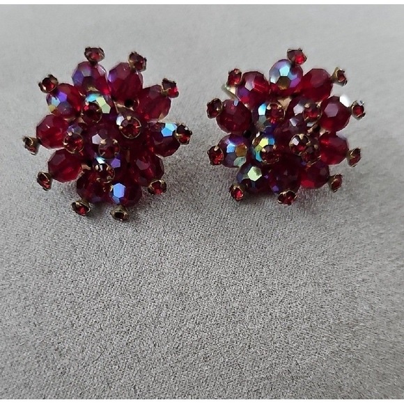 Ruby Red Crystal Aurora Borealis & Rhinestone Vintage Cluster‎ Clip On Earrings - Picture 9 of 13